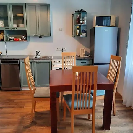 Hébergement de vacances House With Spacious Garden And A Simple Sauna *