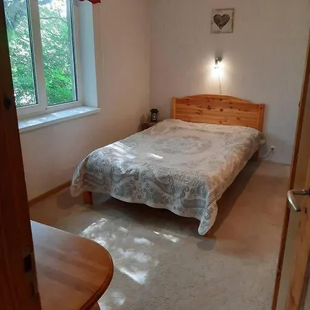 Hébergement de vacances House With Spacious Garden And A Simple Sauna Poltsamaa